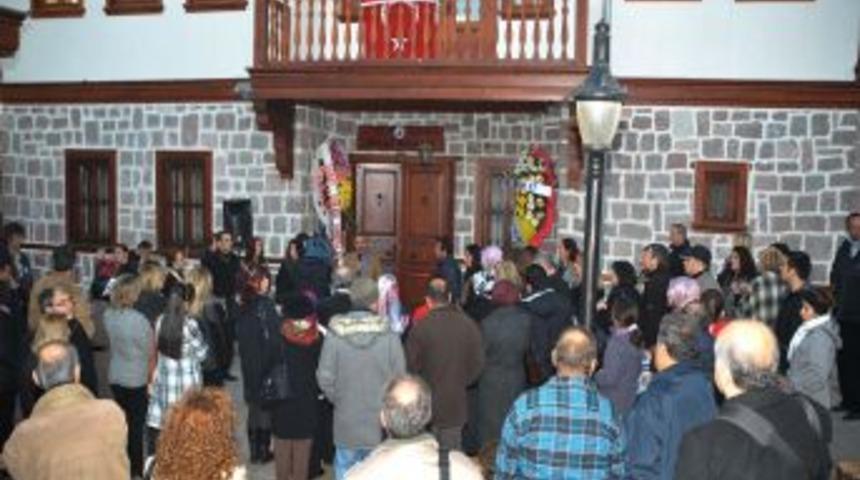 Sanat Sokağı sanat&ccedil;ılarından Altındağ sergisi