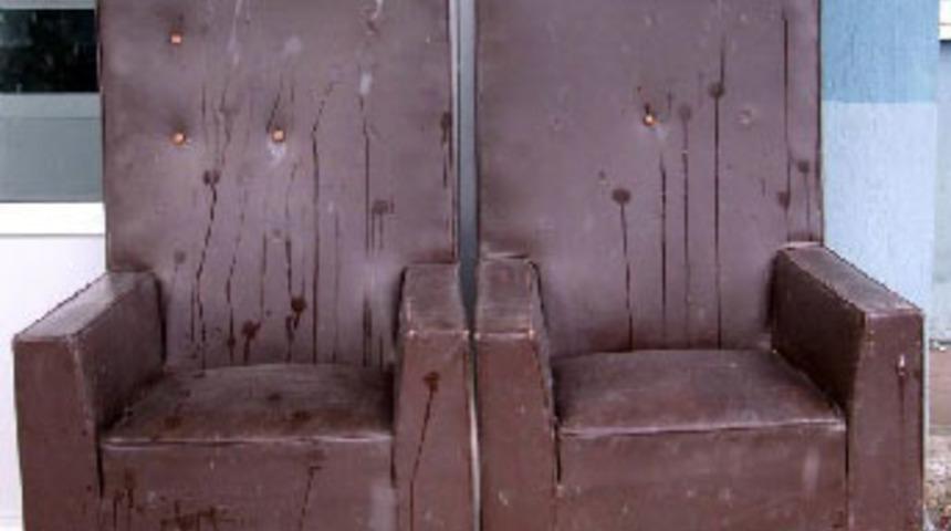 S&uuml;rg&uuml;n koltuklar Ardahan Adliyesi'nde bulundu