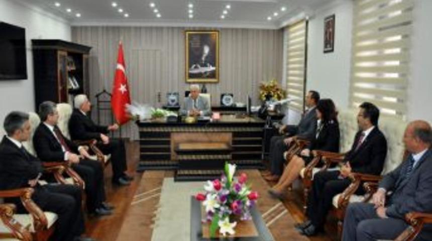 &Ouml;ğretmenler, Vali Musa &Ccedil;olak'ı ziyaret etti