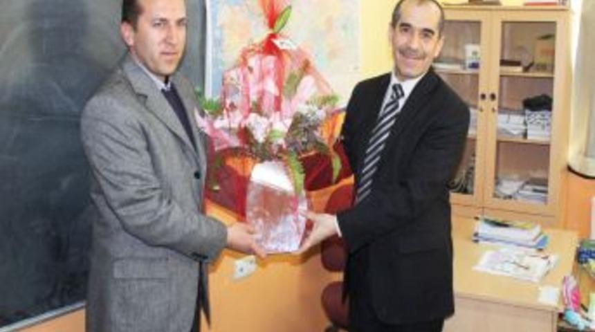 Engelli fedakar &ouml;ğretmen, yılın &ouml;ğretmeni se&ccedil;ildi