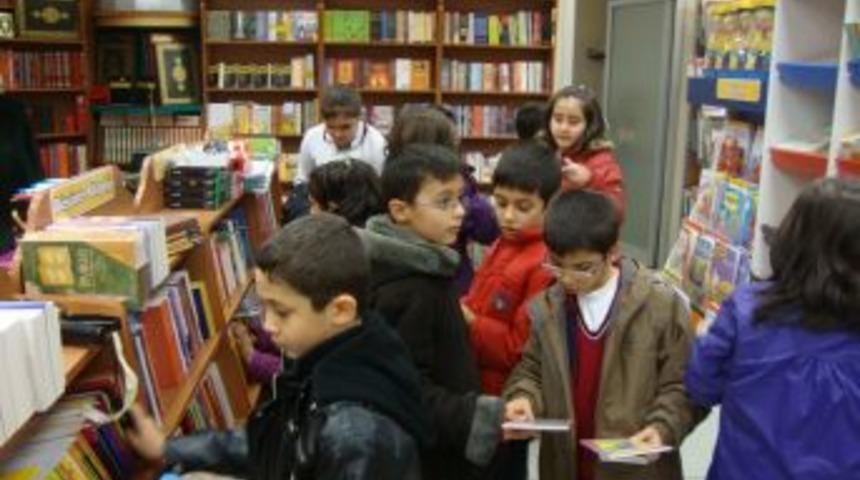 &Ouml;ğrenciler bilin&ccedil;li t&uuml;ketici olmak i&ccedil;in alışverişe &ccedil;ıktı