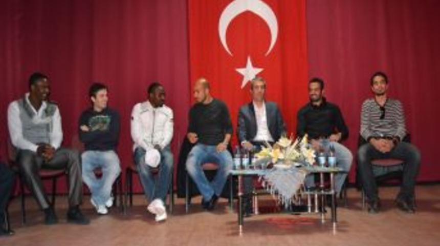 Manisasporlu oyuncular Saruhanlı Anadolu Lisesi &ouml;ğrencileriyle buluştu