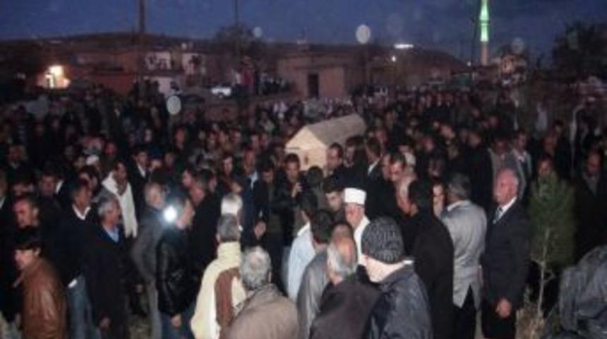 Saldırıda yaşamını yitiren iş&ccedil;i toprağa verildi