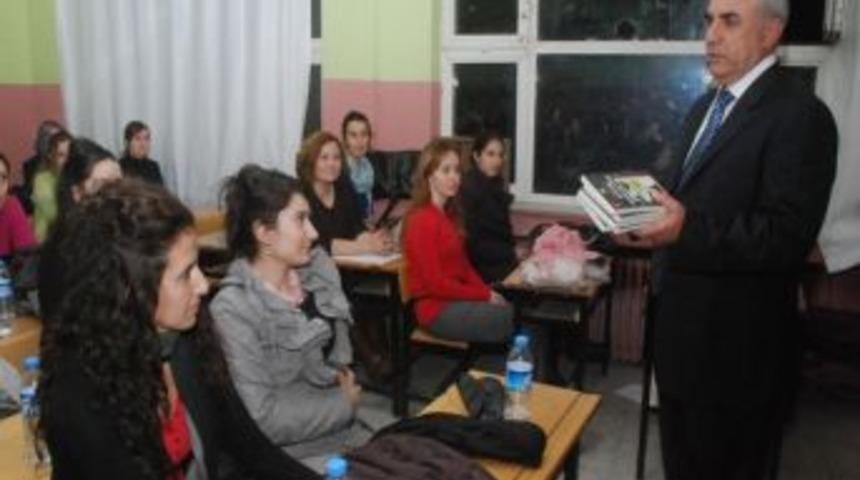 Öğretmenlere “Beyaz Zambaklar Ülkesinde” adlı kitap hediye edildi