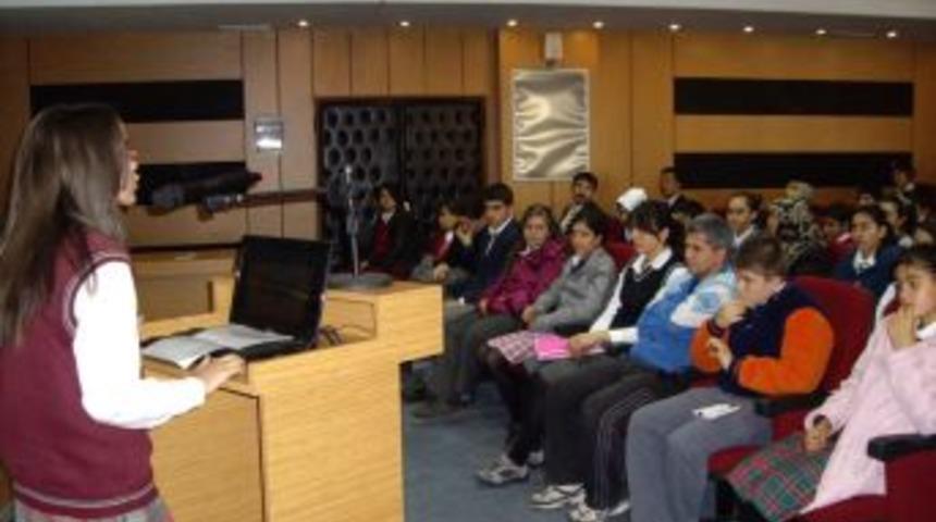 Öğrencilerin demokrasi sınavı başarılı geçti