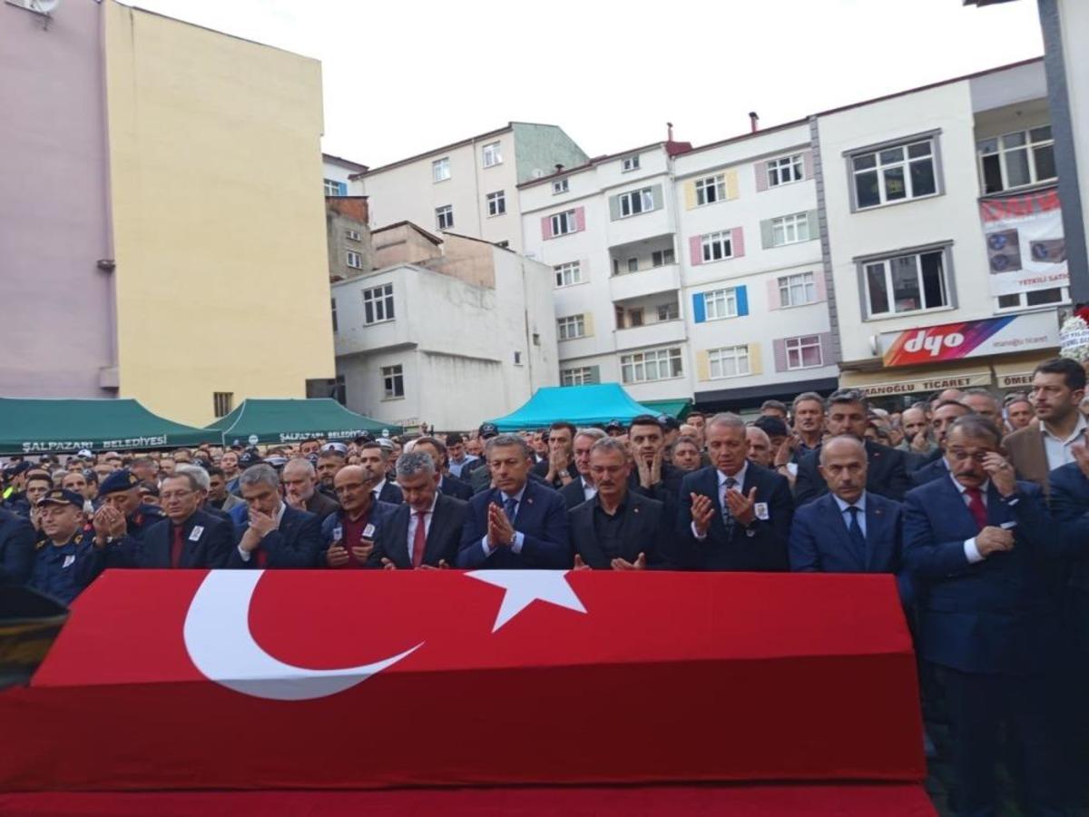 Kalp krizi sonrası hayatını kaybeden polis memuruna son görev 1