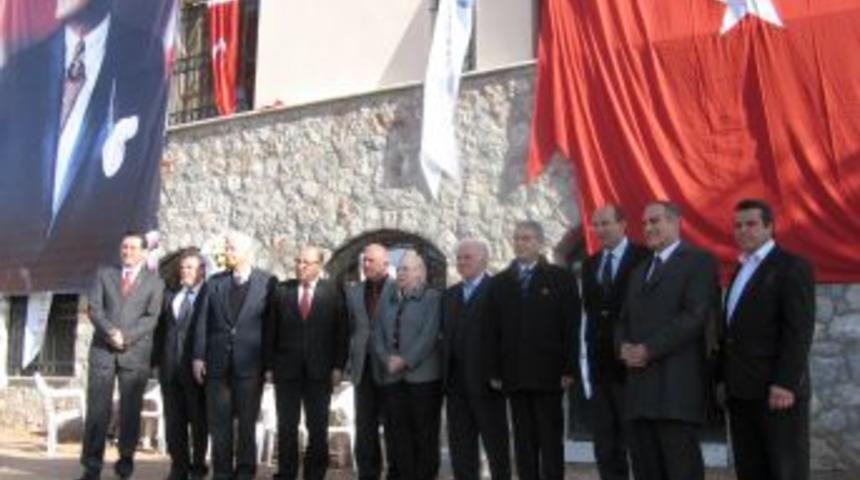 İzmir'deki Nif Dağı Kazıevi a&ccedil;ıldı