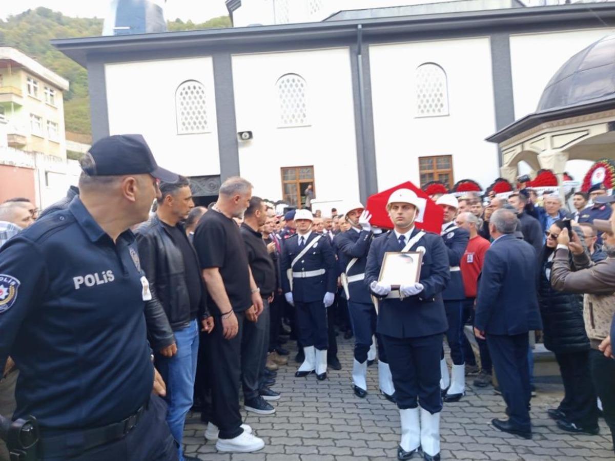 Kalp krizi sonrası hayatını kaybeden polis memuruna son görev 2