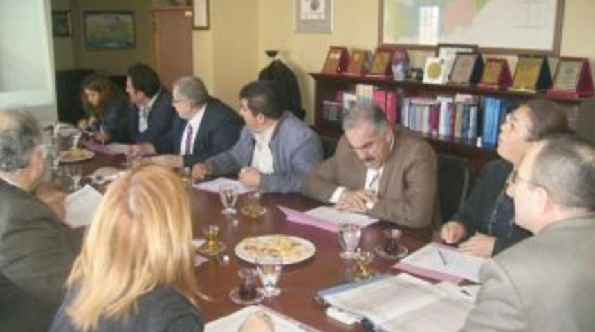 Mezitli'de depremzedelere yardımı s&uuml;rd&uuml;r&uuml;yor