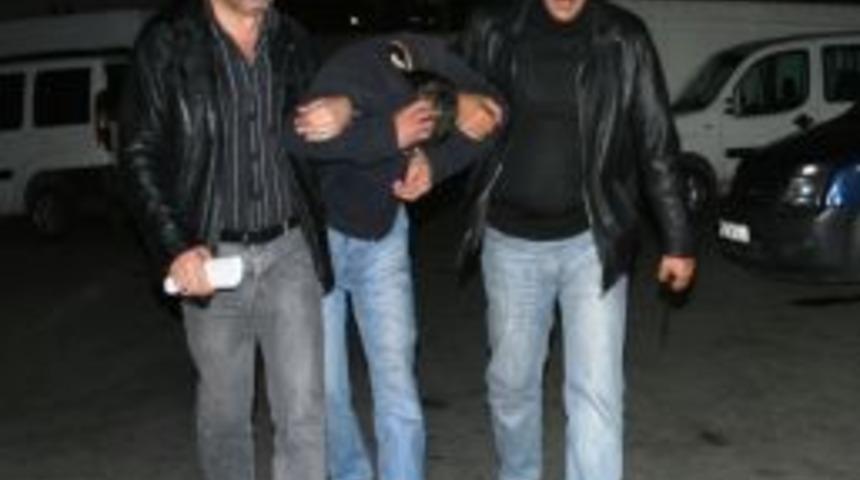 Eski eşinin y&uuml;z&uuml;n&uuml; bı&ccedil;aklayan saldırgan koca yakalandı