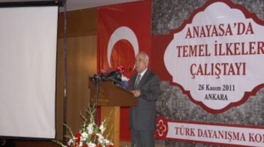 &Ccedil;i&ccedil;ek: Rol model bir &uuml;lke olmak istiyorsak bu anayasayı değiştirmeliyiz