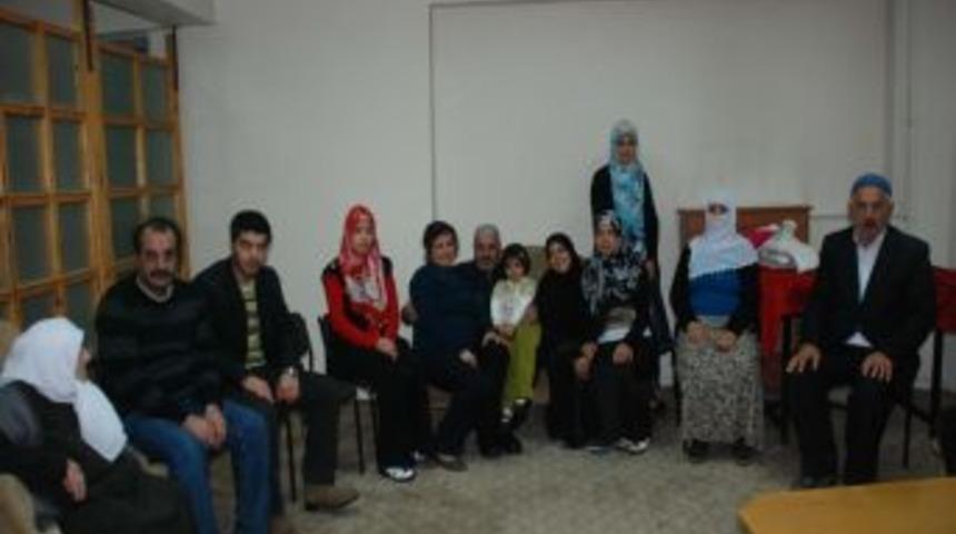 Vanlı hacılar Muş&rsquo;a yerleştirilen ailelerine kavuştu