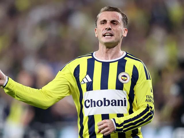 Fenerbah&ccedil;e'de Kerem Akt&uuml;rkoğlu gelişmesi! Maddeler devreye girdi