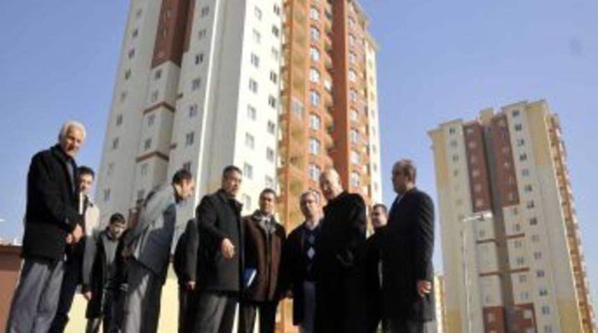 Başkan Yaşar, site sakinlerinin sorunlarını dinledi