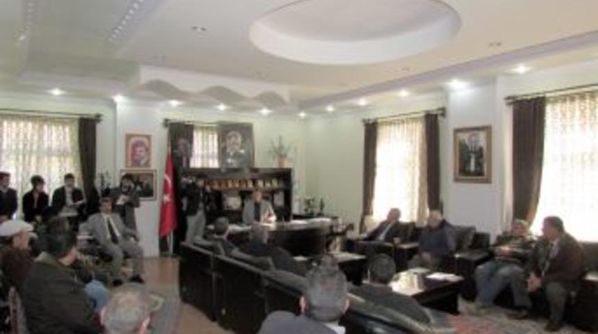 Başkan Altuğ, pazarcıların sorunlarını dinledi