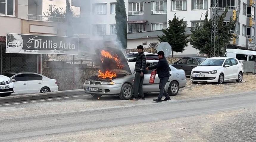 Yer: Adıyaman! Seyir halindeki otomobil alev aldı
