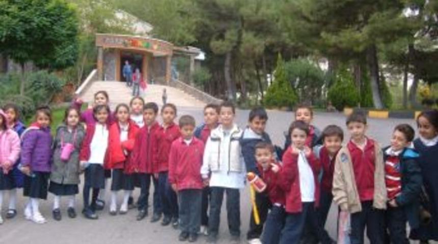 Minik &ouml;ğrenciler hayvan sevgisini yaşadı