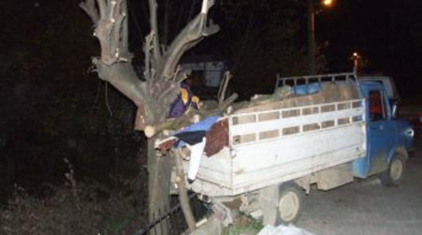 &Ouml;nce kamyon &ccedil;arptı sonra 4 metreden betona &ccedil;akıldı