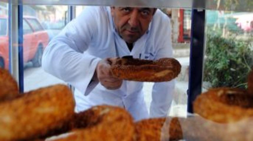 Fabrikat&ouml;rd&uuml;, simit&ccedil;i oldu