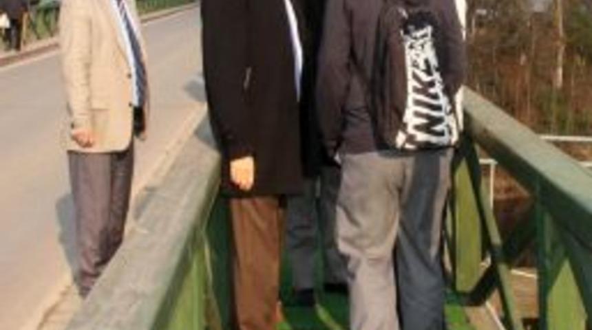 Bartın Belediyesi vatandaşların yoluna halı serdi