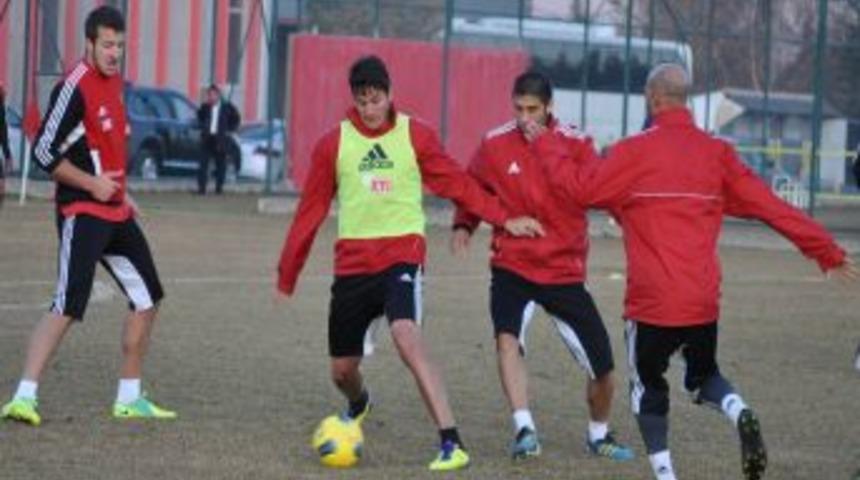 Eskişehirspor Teknik Direkt&ouml;r&uuml; Skibbe: Oynayacağımız 3 ma&ccedil;tan puan almamız şart