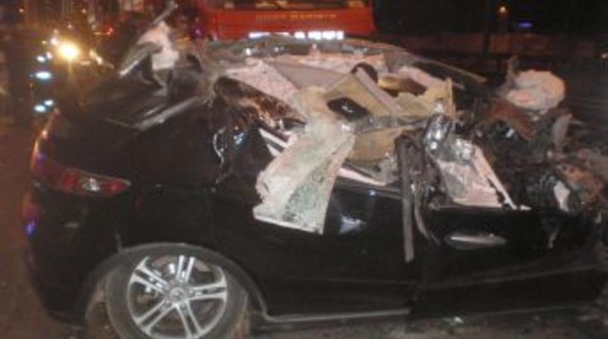 E-5'te aşırı hız kazaya yol a&ccedil;tı: 2 &ouml;l&uuml;