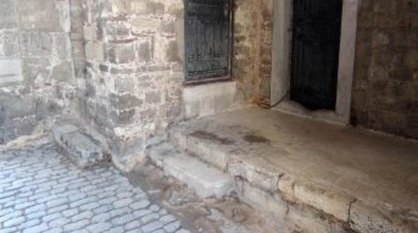 &Ccedil;atışmanın izleri Topkapı Sarayı&rsquo;nda