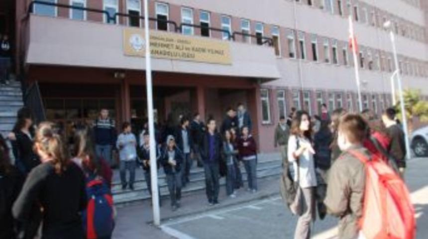 Okuldaki gaz kokusu paniğe neden oldu, bazı öğrenciler rahatsızlandı