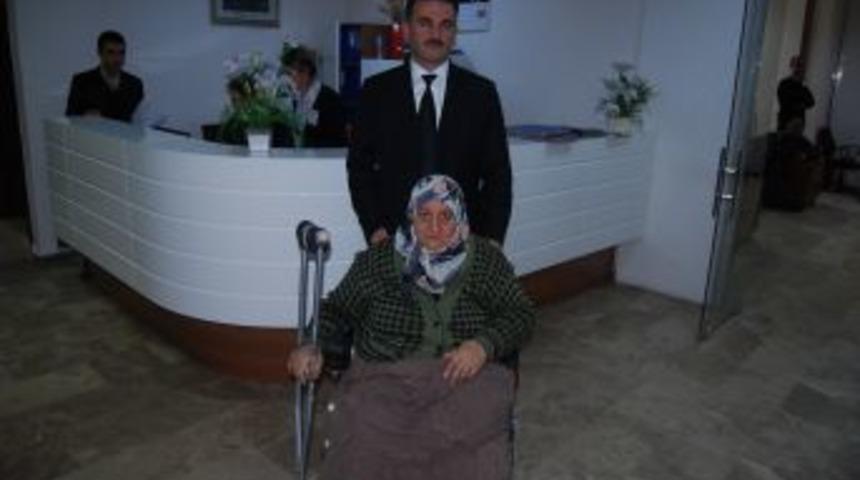 İpek teyze ak&uuml;l&uuml; arabasına d&ouml;n&uuml;şt&uuml;