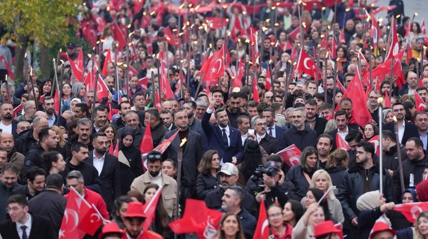 Ataşehir’de 29 Ekim Cumhuriyet Bayramı coşkusu! Binlerce kişi kortej yürüyüşünde buluştu