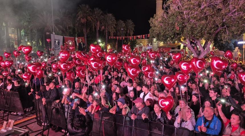 Bodrum'da binlerce kişi bayramı kutladı