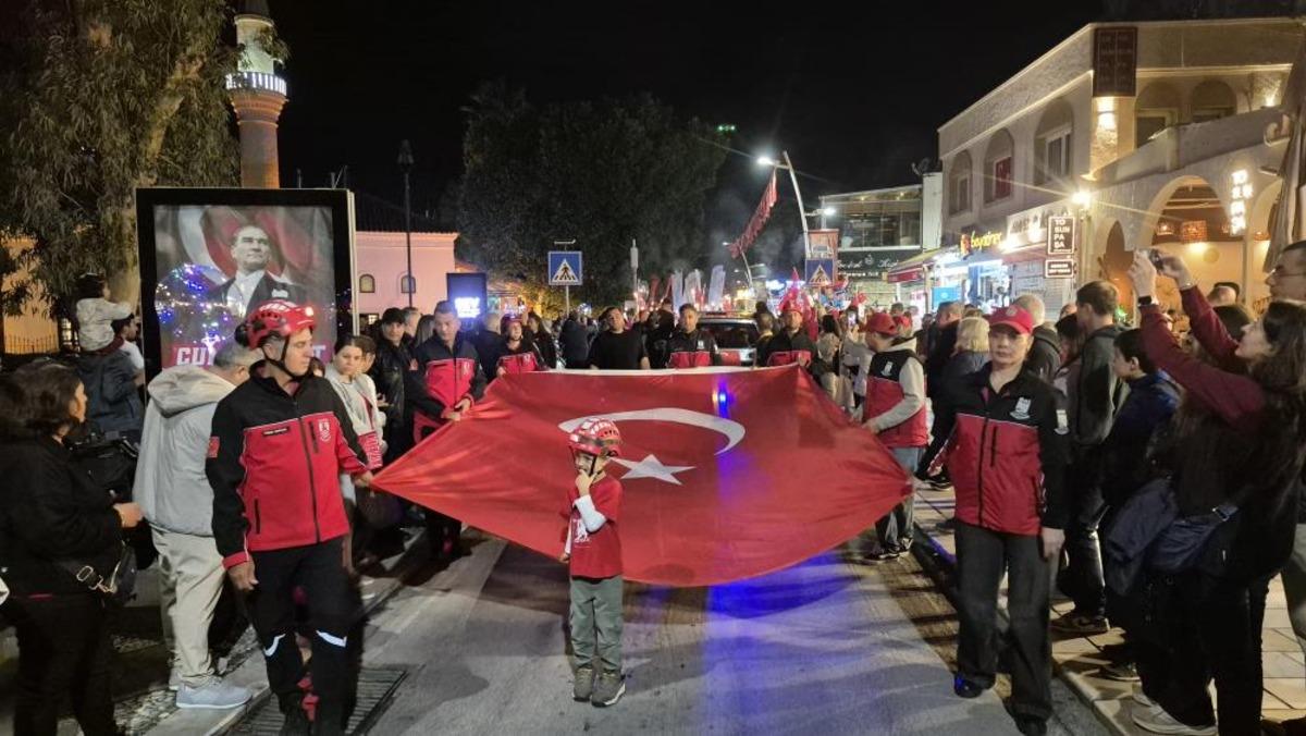 Bodrum da binlerce kişi bayramı kutladı 1