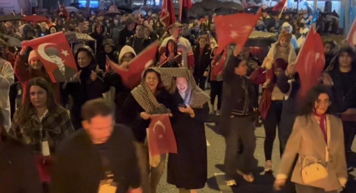 Bursa’da yağmura rağmen Can Bonomo ile Cumhuriyet coşkusu 1