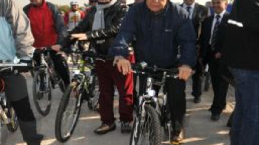 İzmir Kuş Cenneti'nde bisiklet ve y&uuml;r&uuml;y&uuml;ş parkuru a&ccedil;ıldı