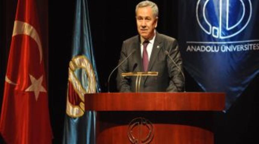Arın&ccedil;: Meclis başkanlığı d&ouml;nemimde İngilizce konuşamadığım i&ccedil;in, i&ccedil;im cız ederdi