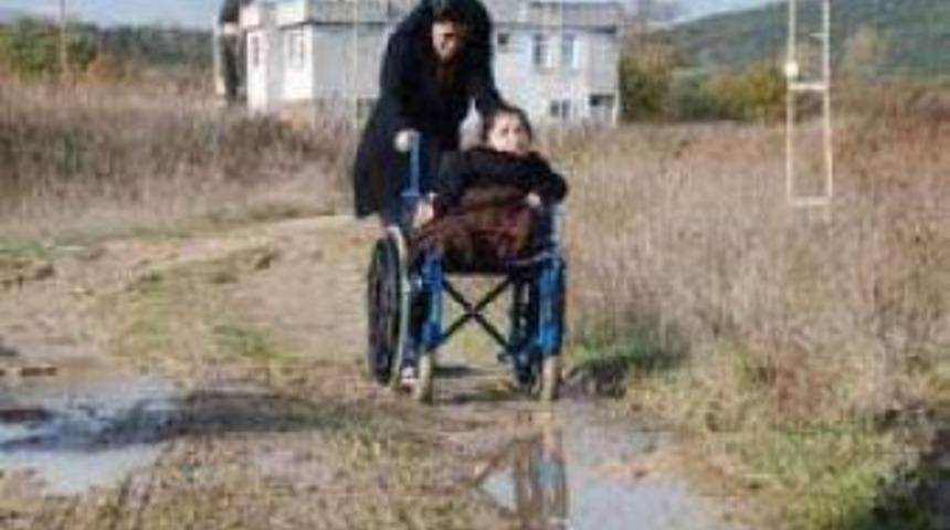 Vali Civelek Nazlı'nın &ccedil;ağrısını duydu