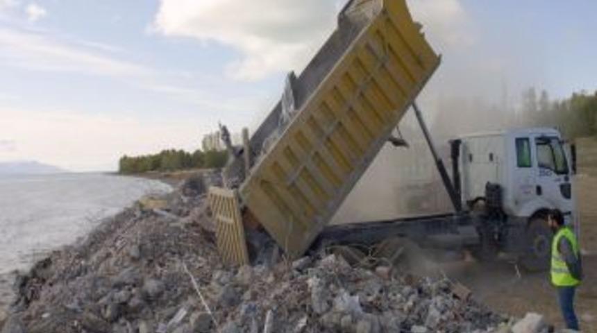 Enkaz molozları, Erciş'in g&ouml;l kıyısını yeşillendirecek