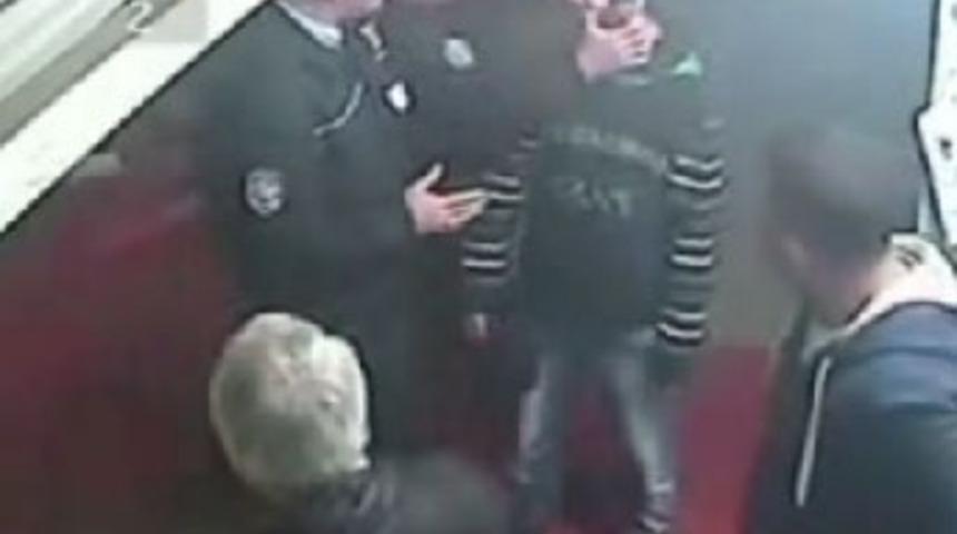 Polis dayağı kamerada