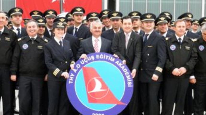 THY&rsquo;nin 89 erkek ve bir kadın pilotu mezun oldu