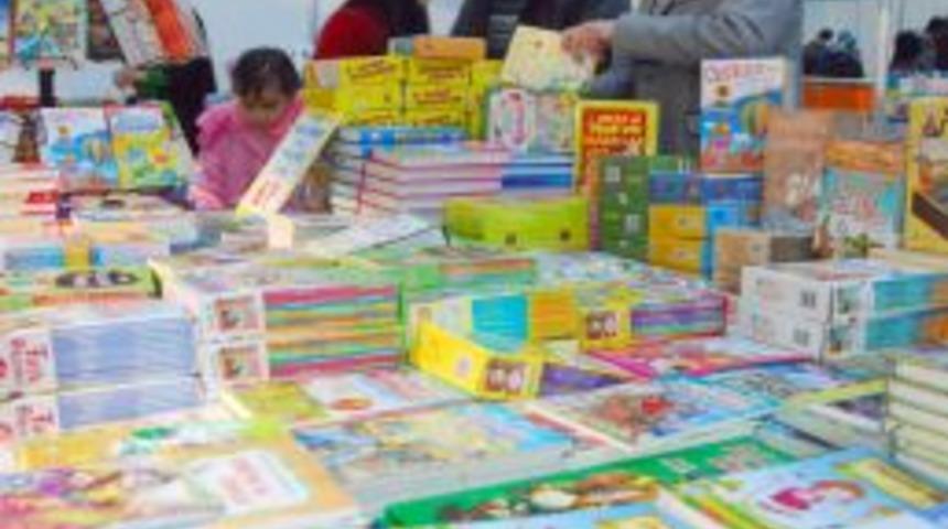 Kitap severler B&uuml;y&uuml;kşehir Belediyesi'nin 'Kitap G&uuml;nleri'nde buluştu