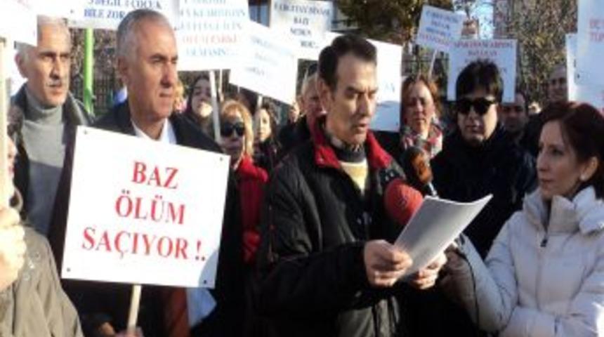 Baz istasyonu istemeyen mahalle sakinleri eylem yaptı