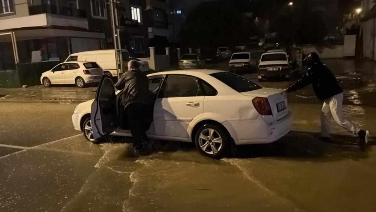 Adıyaman’da şiddetli yağış hayatı felç etti: Birçok araç mahsur kaldı 2