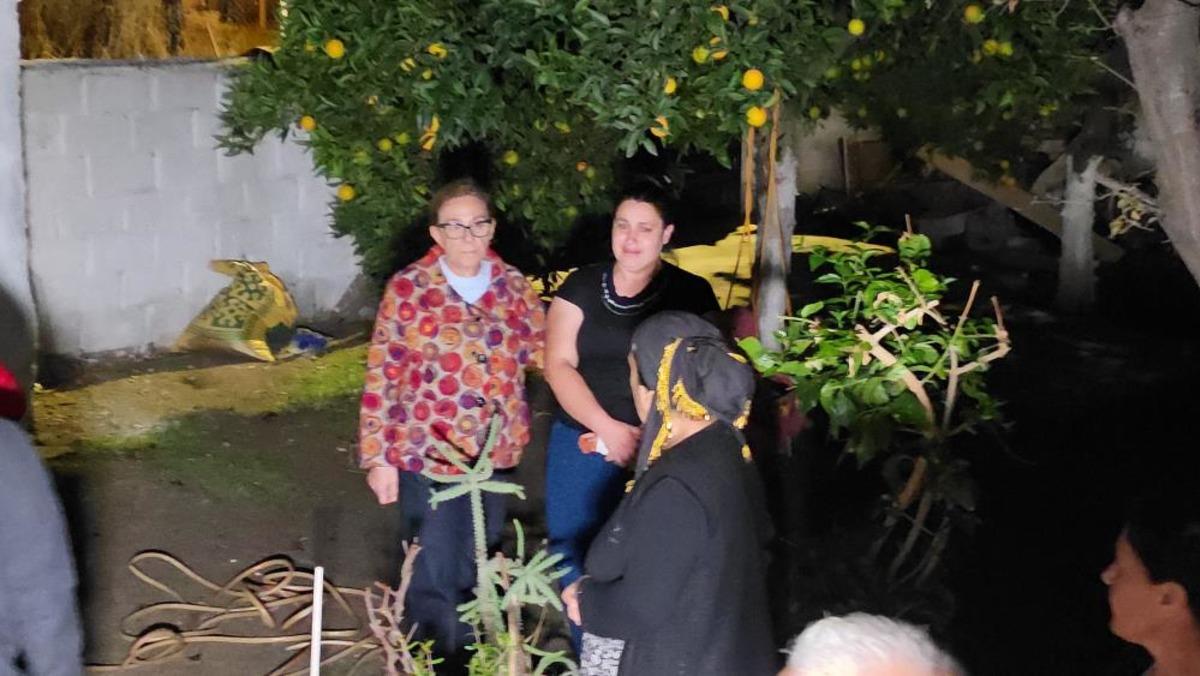 Yangında ev kül oldu, 4 kişilik aile zor kurtuldu 2