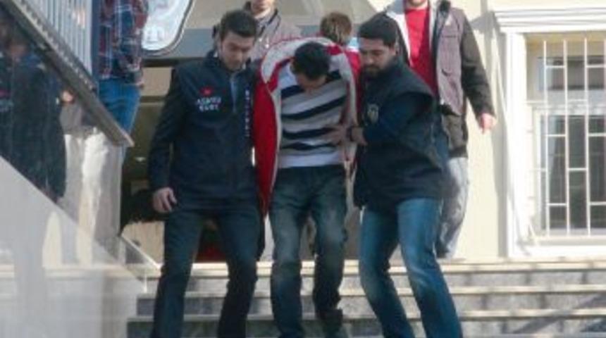 &Ccedil;aldıkları otomobili sahibine satmak isterken yakalandılar