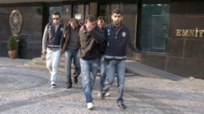 Uluslararası ev hırsızları su&ccedil;&uuml;st&uuml; yakalandı