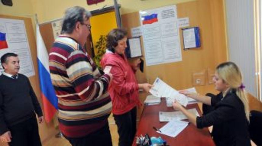Antalya'daki Ruslar da sandık başına gitti