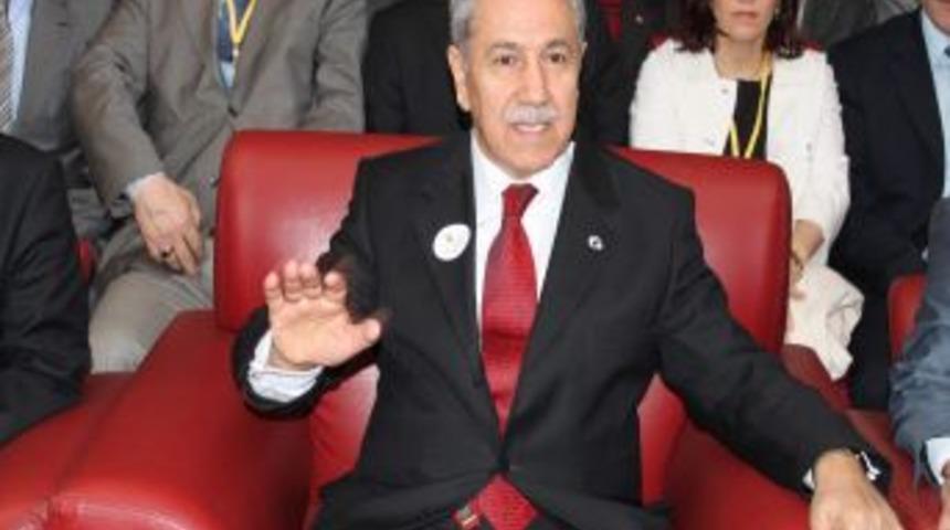 Arın&ccedil;, sağlık hizmetlerini anlatırken duygulandı