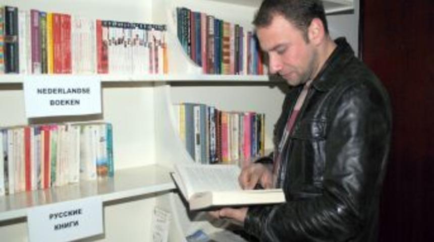 Side'de bir otel, turistlerin kitap bağışı ile k&uuml;t&uuml;phane kurdu