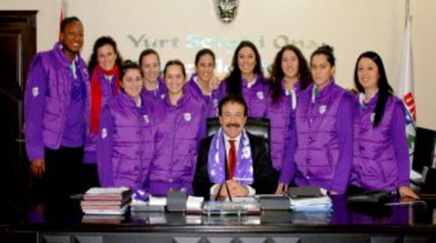 Orduspor Bayan Basketbol Takımından Başkan Arpacıoğlu'na ziyaret