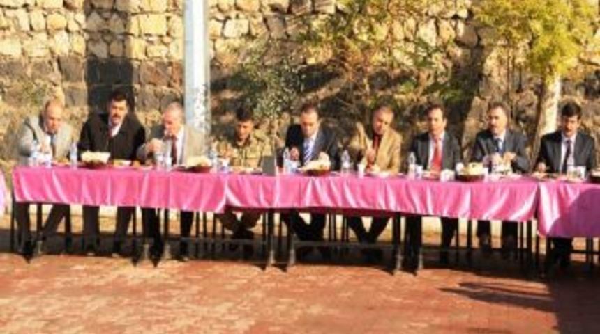 Kaymakam Sağlam, futbol okulu sporcularına moral verdi